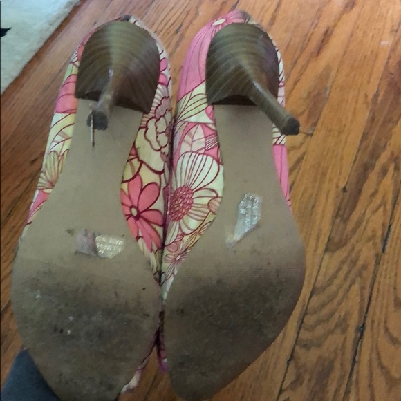 Heels - Picture 4 of 4